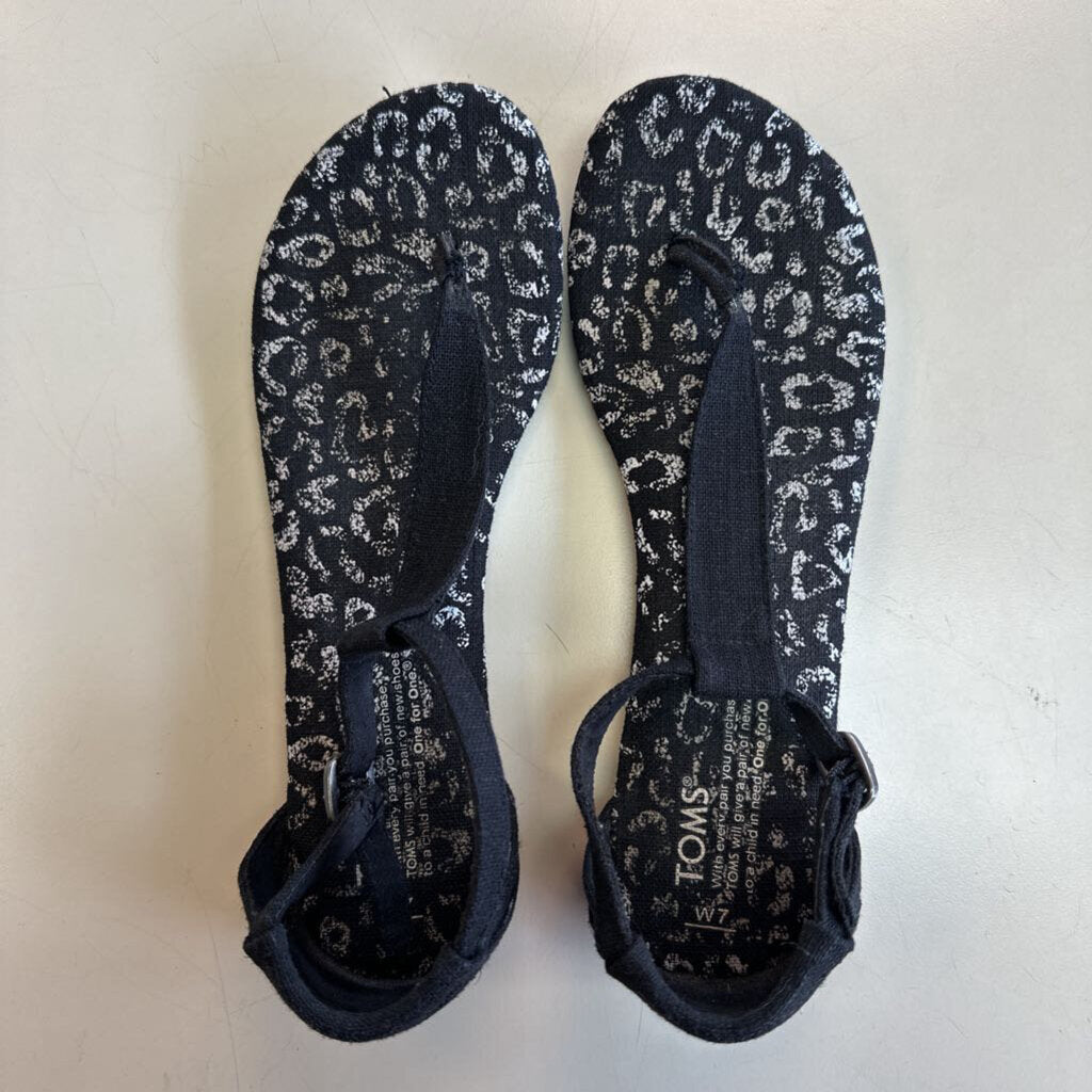 Toms Black/ White Print Sandals 7
