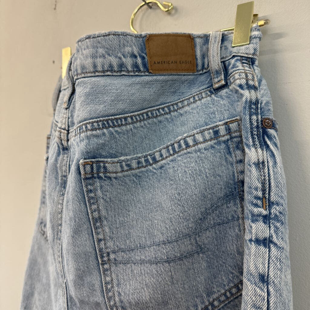 American Eagle Light Wash Skater Denim Shorts 2