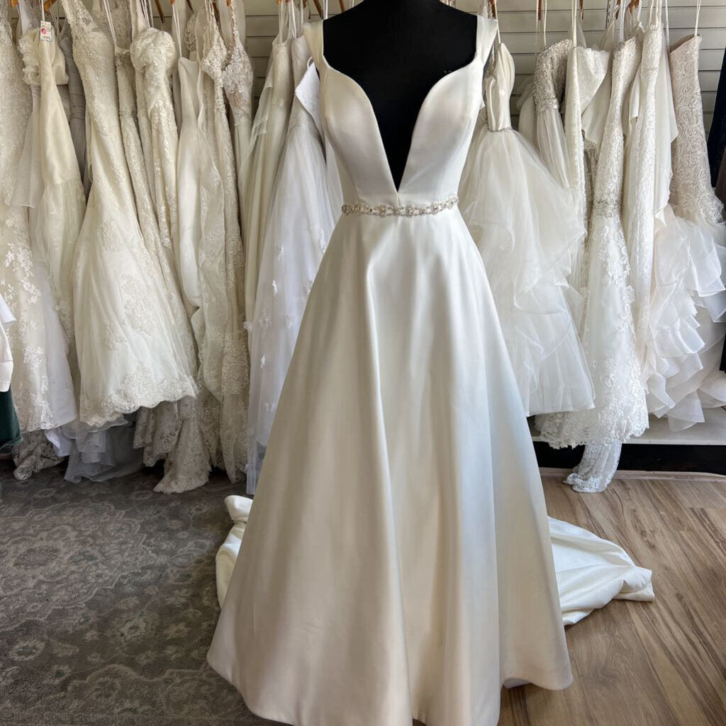 Cristiano Lucci Satin A-Line Plunge Bridal Dress 12 newdsalem Cristiano Lucci Satin A-Line Plunge Bridal Dress 12 newdsalem