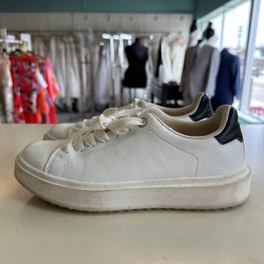 Steve Madden White/ Black Leather Platform Sneakers 9