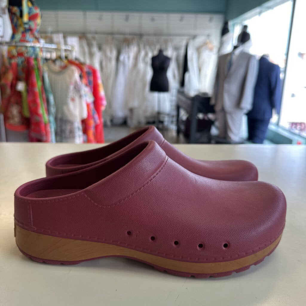 Dansko Kane Burgundy Slip On Mule Clogs 40