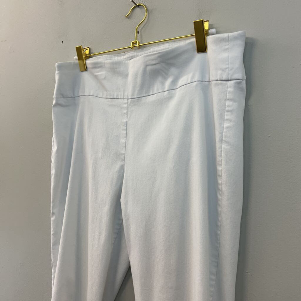 Crown and Ivy White Pull On Capri Pants 12