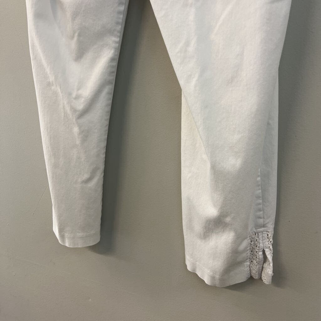 Crown and Ivy White Pull On Capri Pants 12
