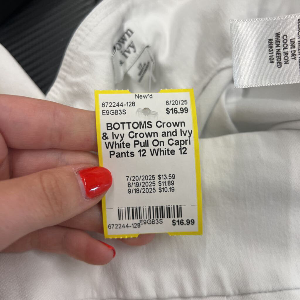 Crown and Ivy White Pull On Capri Pants 12