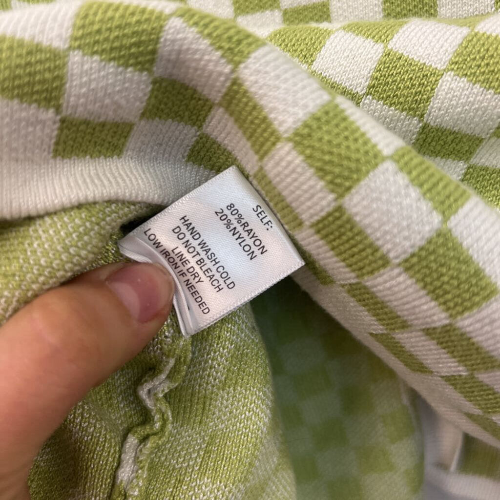 Vestique Green/ White Checkered Cropped Button Down Small
