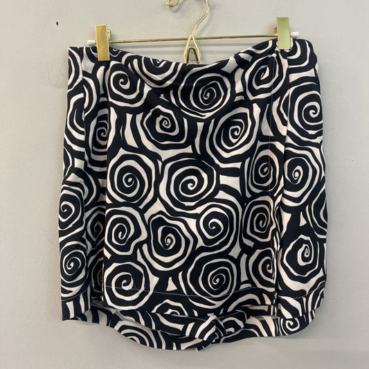 Dazey Black/ White Swirl Print Skort Large