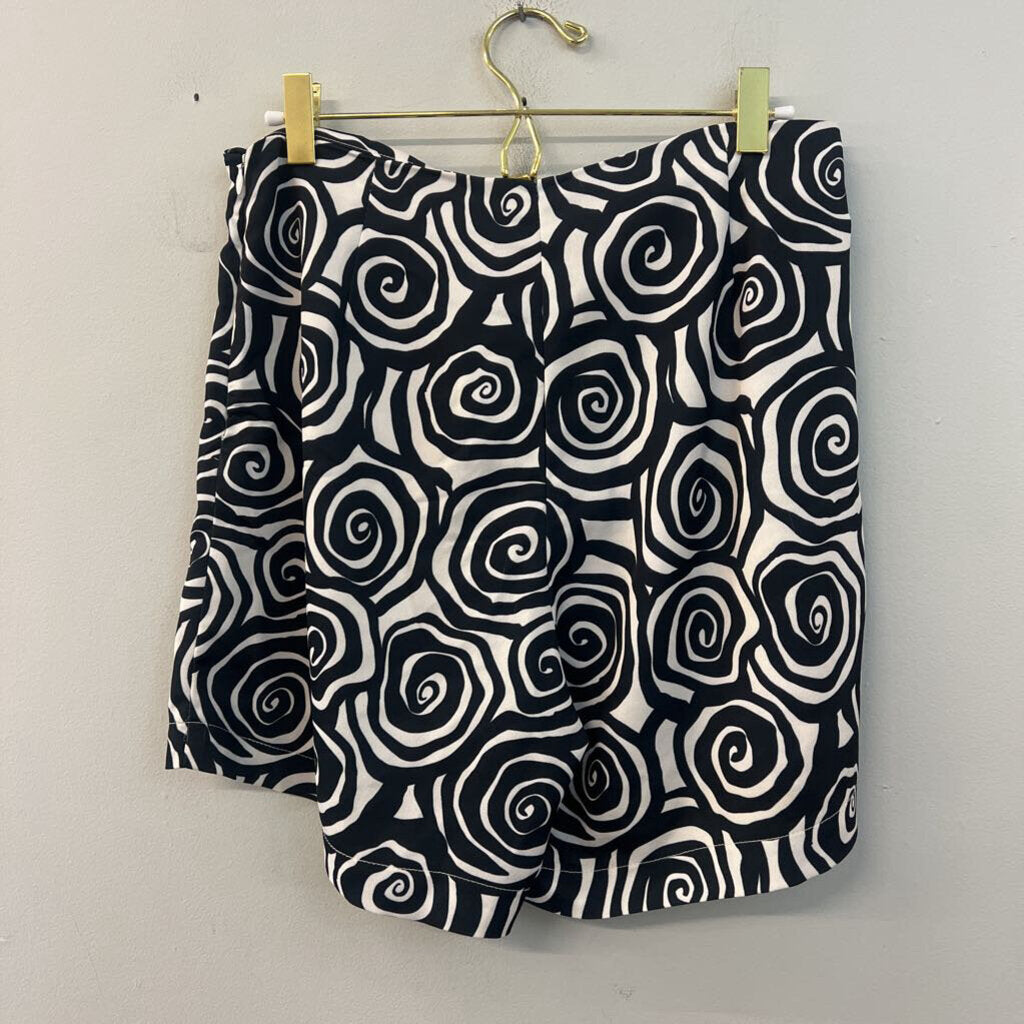 Dazey Black/ White Swirl Print Skort Large