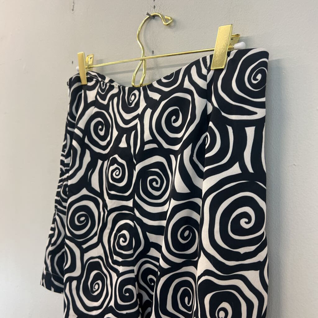 Dazey Black/ White Swirl Print Skort Large
