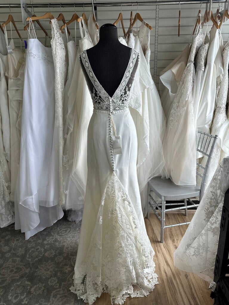 Lillian West Ivory Lace Top Fitted Bridal Gown 14