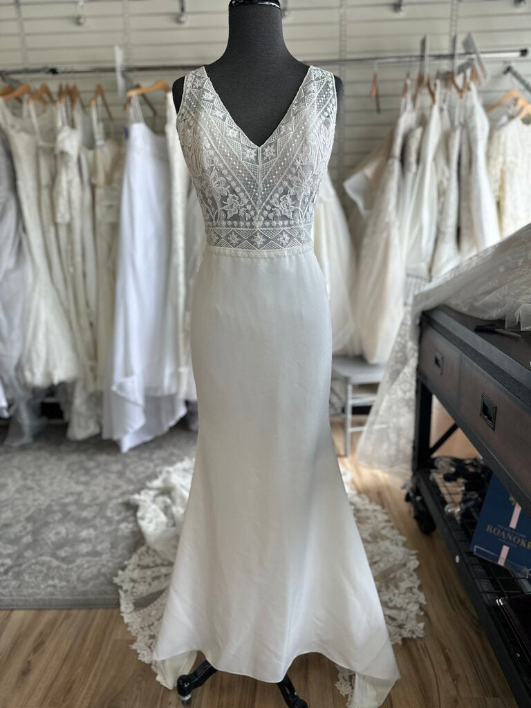 Lillian West Ivory Lace Top Fitted Bridal Gown 14
