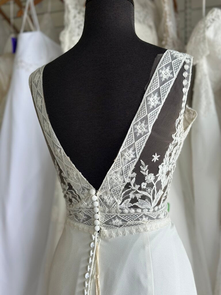 Lillian West Ivory Lace Top Fitted Bridal Gown 14