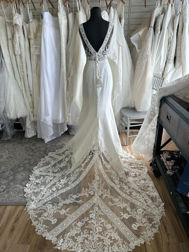 Lillian West Ivory Lace Top Fitted Bridal Gown 14
