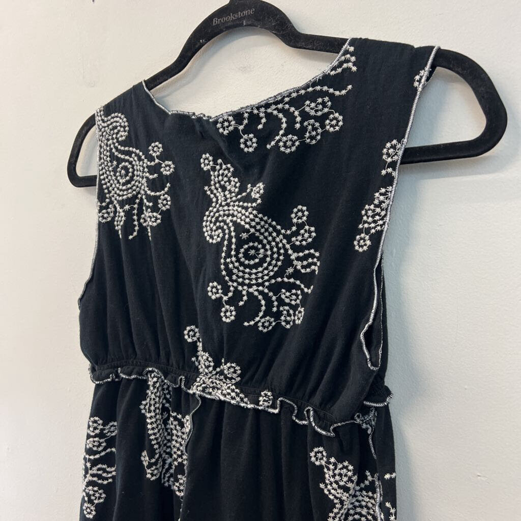 BCBG Black/ White Embroidered Print Tank Top Large