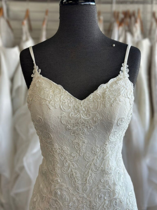Essense of Australia Ivory Lace Bridal Gown 10