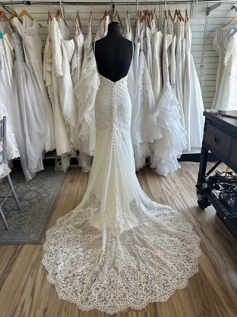Essense of Australia Ivory Lace Bridal Gown 10