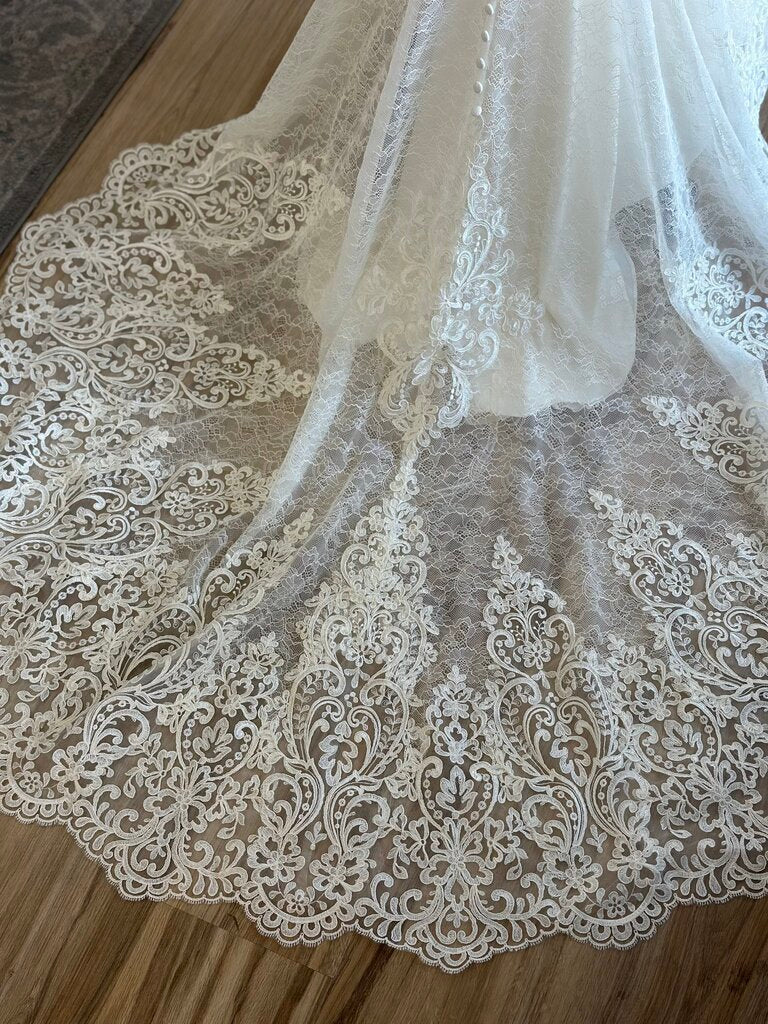 Essense of Australia Ivory Lace Bridal Gown 10