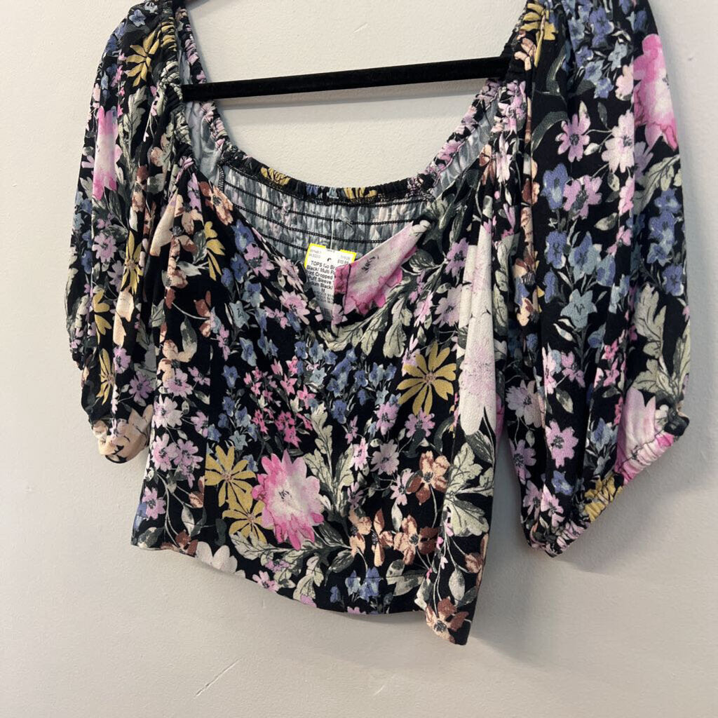 Black/ Multi Flower Print Cropped Short Puff Sleeve Top Medium