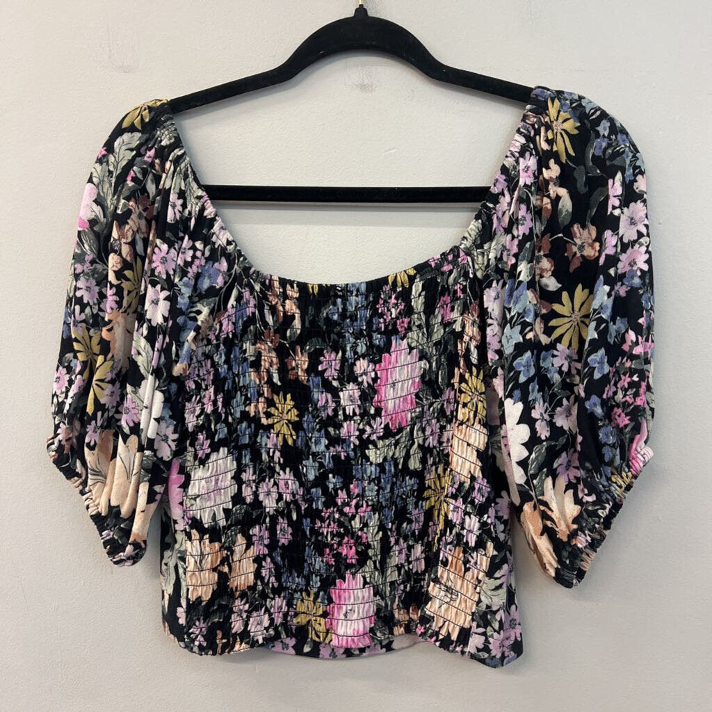 Black/ Multi Flower Print Cropped Short Puff Sleeve Top Medium
