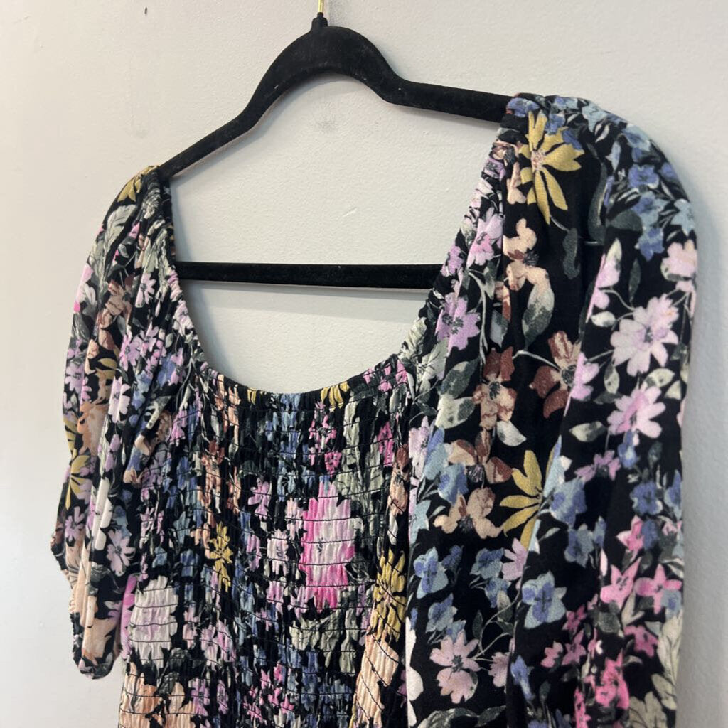 Black/ Multi Flower Print Cropped Short Puff Sleeve Top Medium