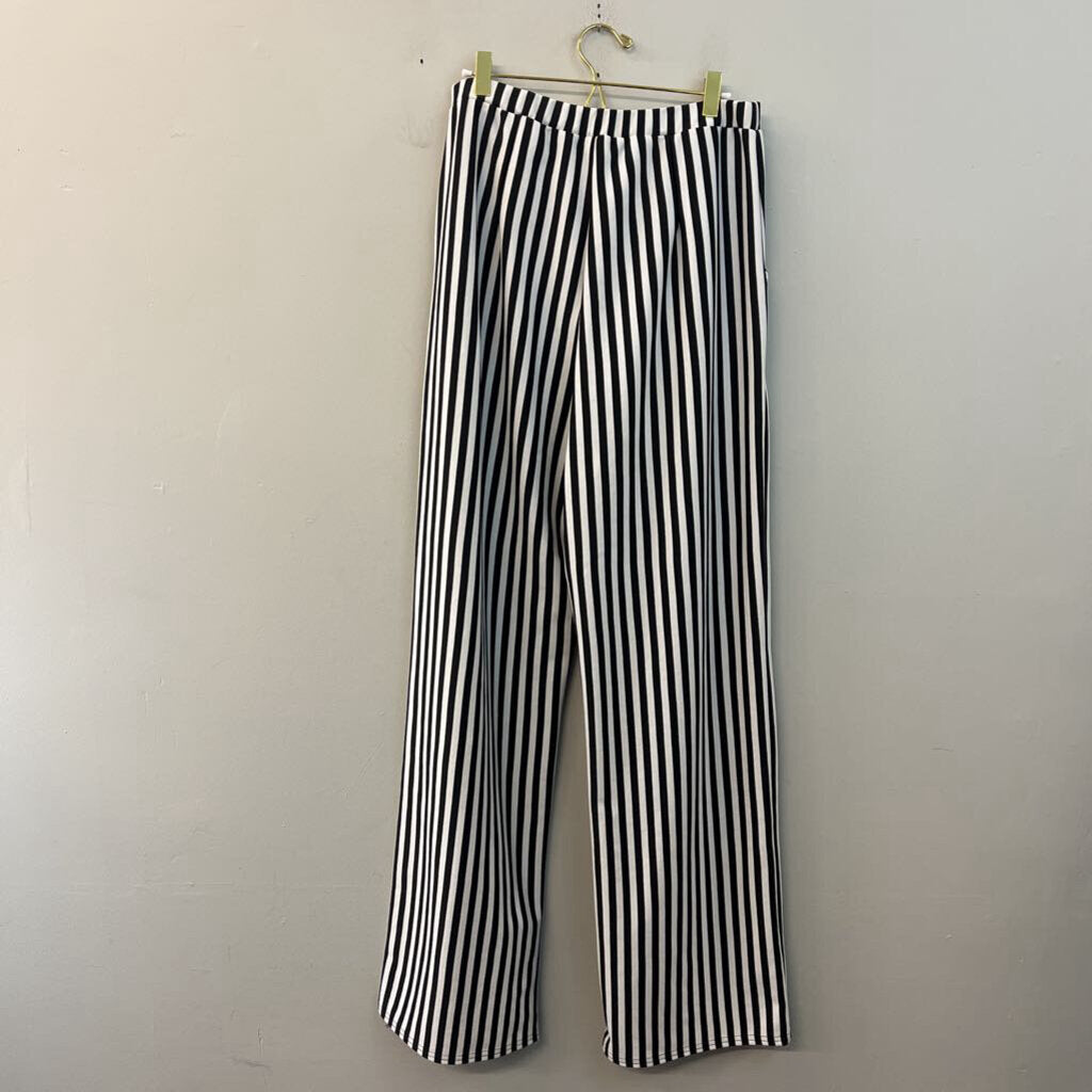 Pretty Little Thing Black/ White Striped Wide Leg Pull On Pants 12