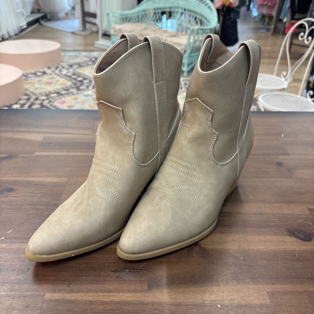 Rachel Zoe Beige Rocky Ankle Cowgirl Boots 8