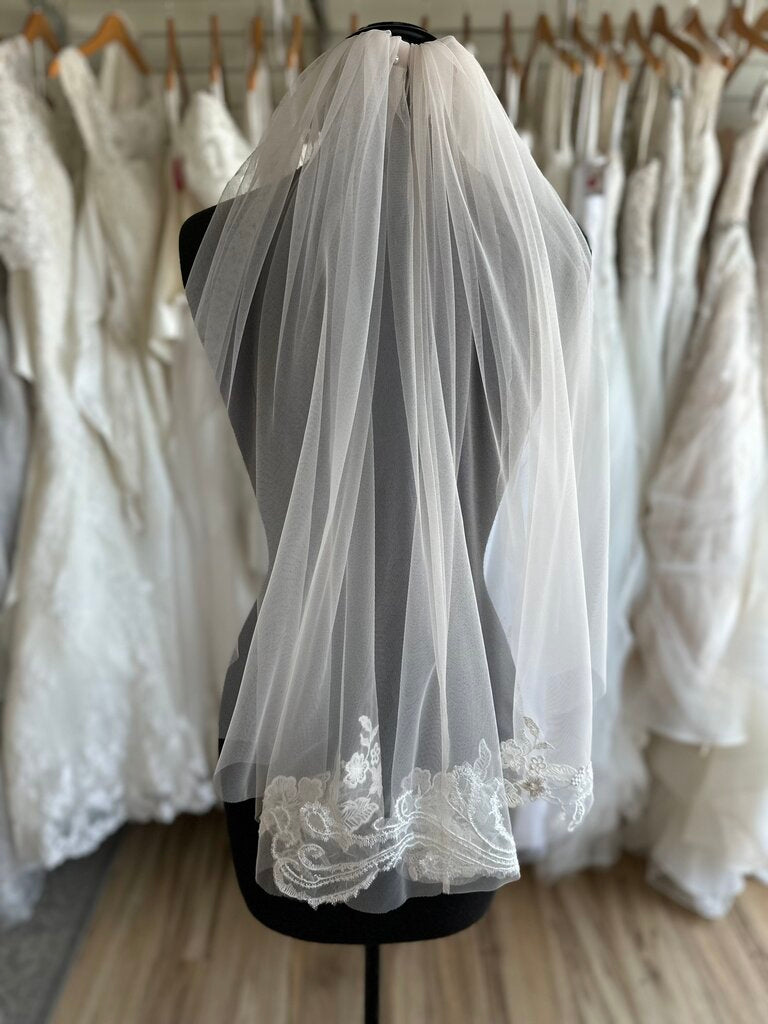 Lace Trimmed Elbow Length Veil