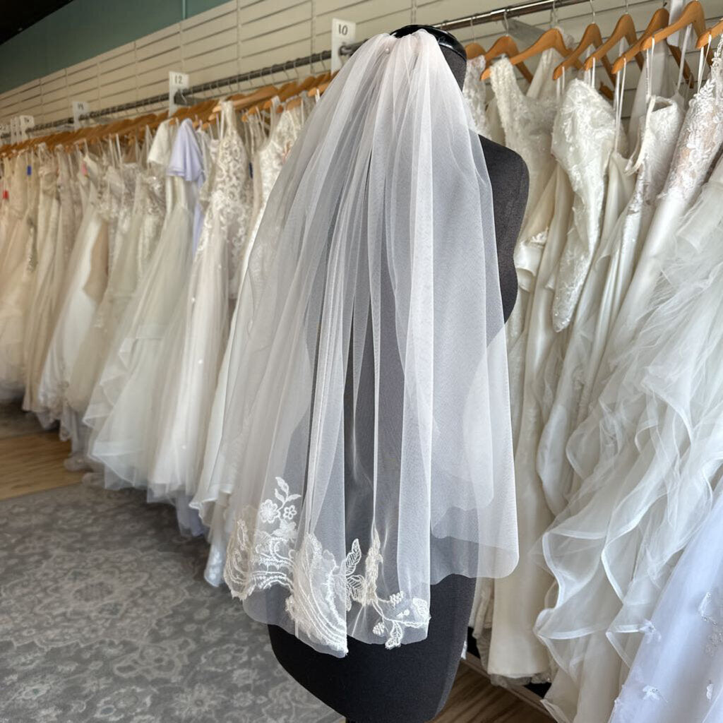 Lace Trimmed Elbow Length Veil