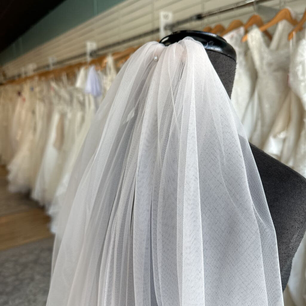 Lace Trimmed Elbow Length Veil