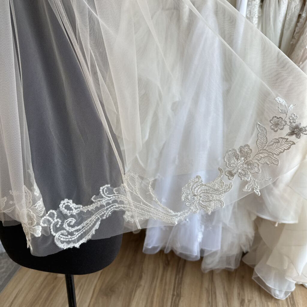 Lace Trimmed Elbow Length Veil