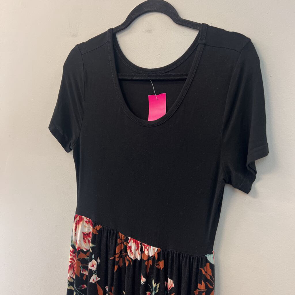 Black/ Multi Short Sleeve Flower Print Maxi Dress Medium