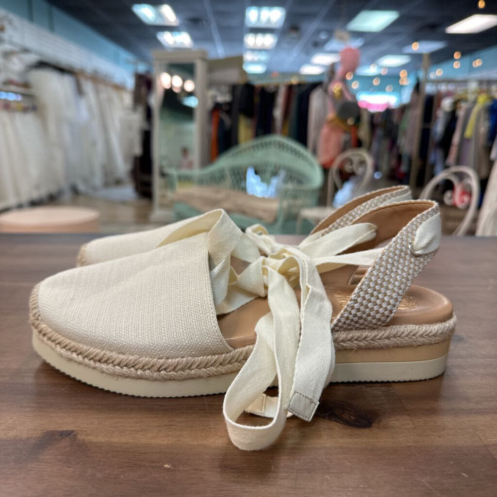 Vince Camuto Cream Linen Lace Up Shoes 7.5