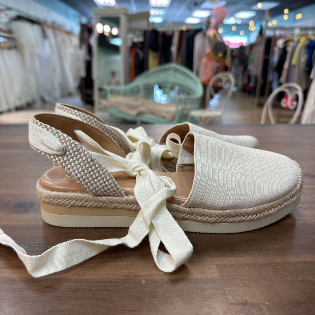 Vince Camuto Cream Linen Lace Up Shoes 7.5