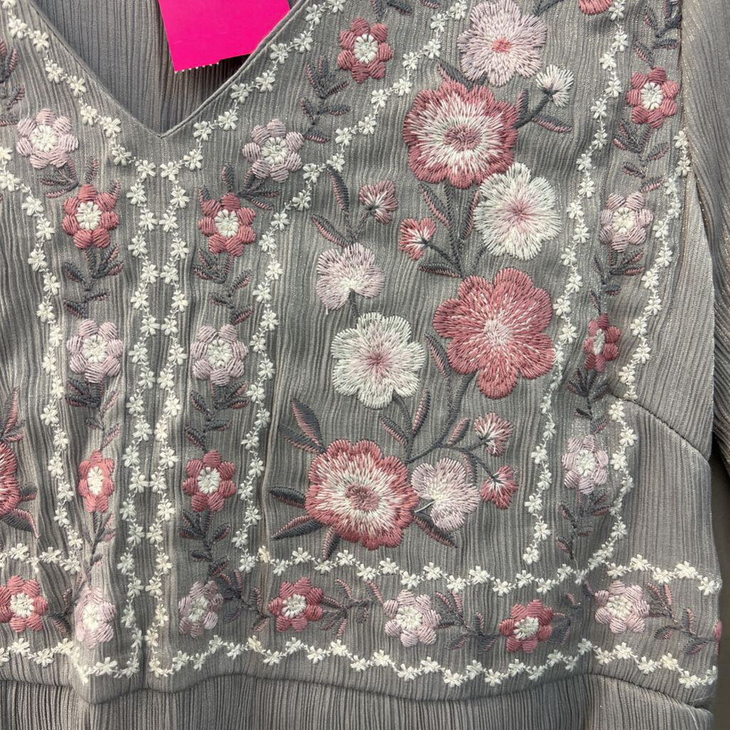 Savanna Jane Grey/ Pink Embroidered Flower Long Sleeve Top Small