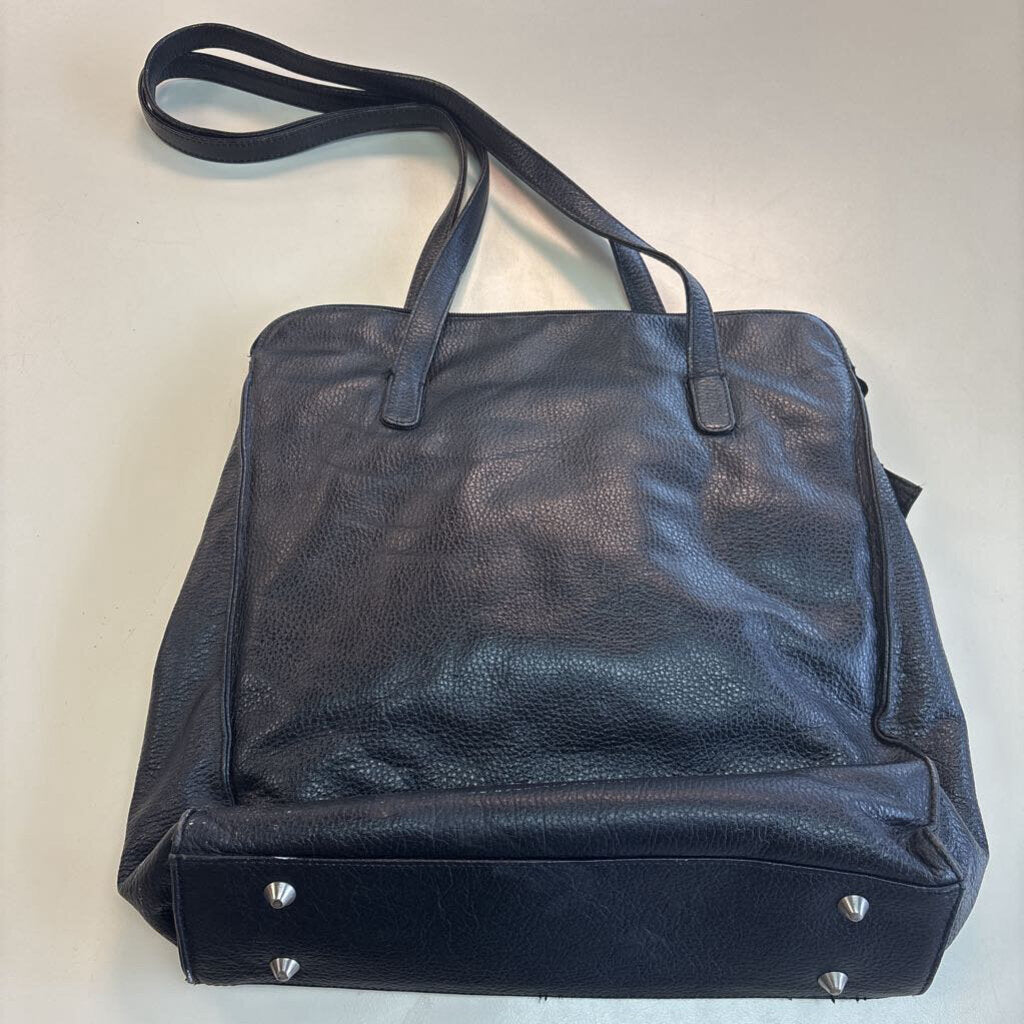 Hobo Black Pebbled Leather Purse