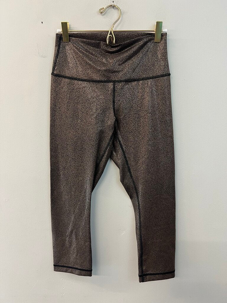 Lululemon Black/ Gold Cropped Athletic Leggings 6