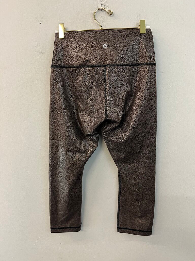 Lululemon Black/ Gold Cropped Athletic Leggings 6