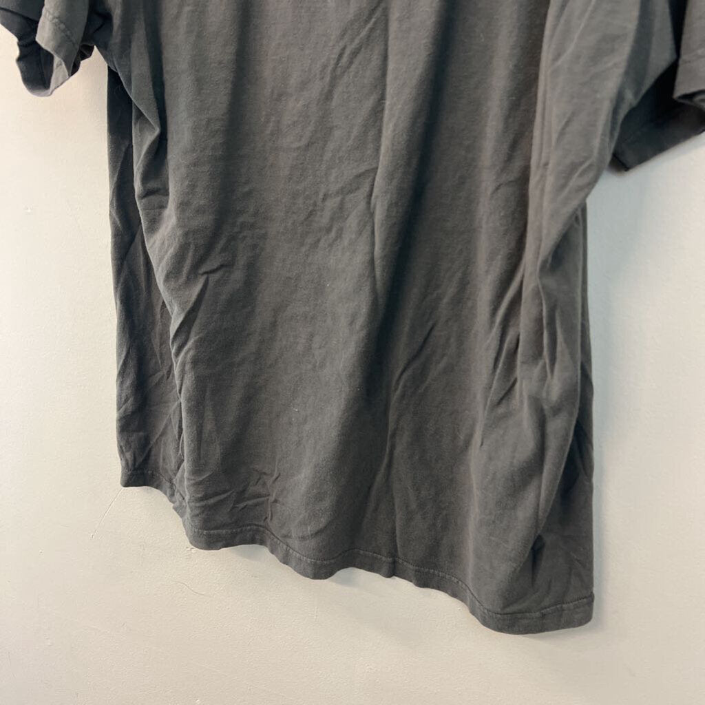 Grey/ Red Michelle Brach Short Sleeve Graphic Tee Extra Large