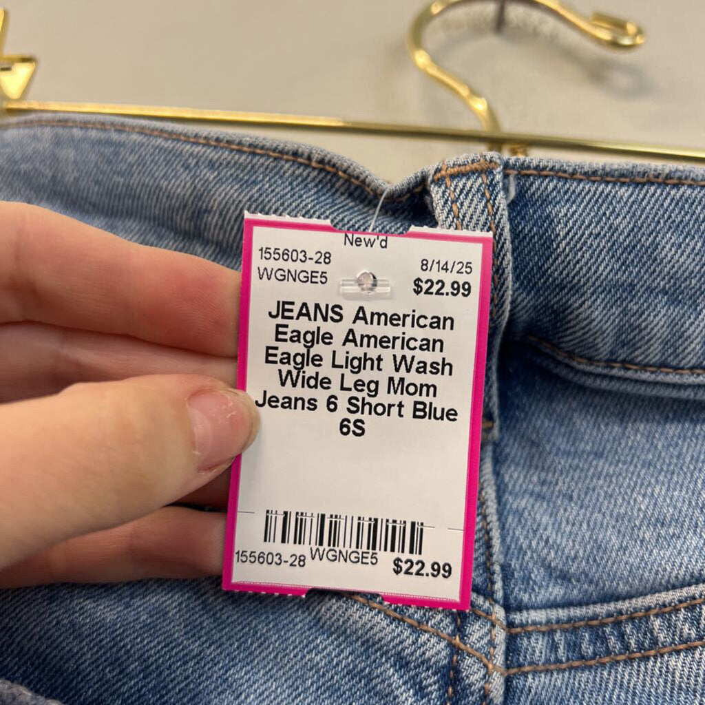 American Eagle Light Wash Wide Leg Mom Jeans 6 Short