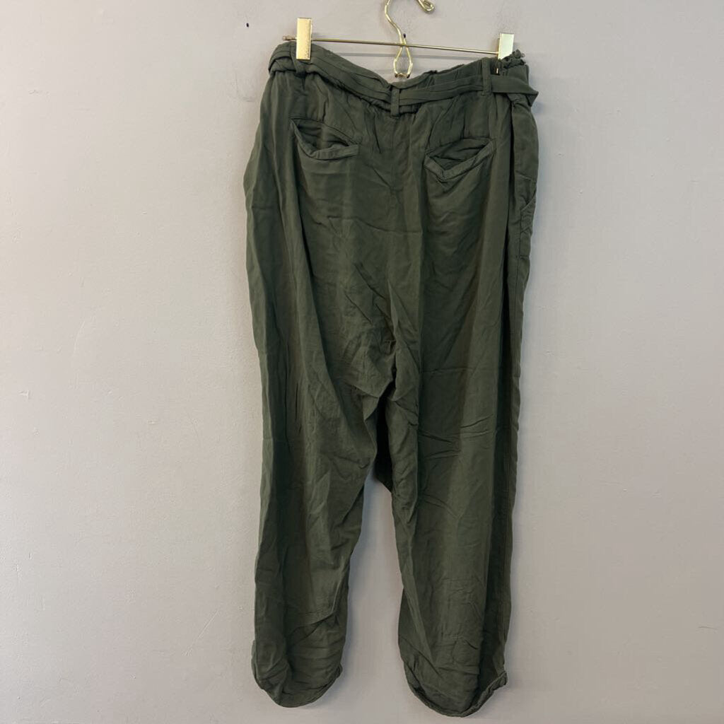 Crown and Ivy Green Tie Waist Pull On Pants 10