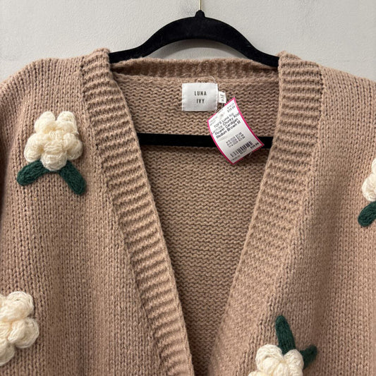 Luna Ivy Chunky Knit Flower Cardigan Medium
