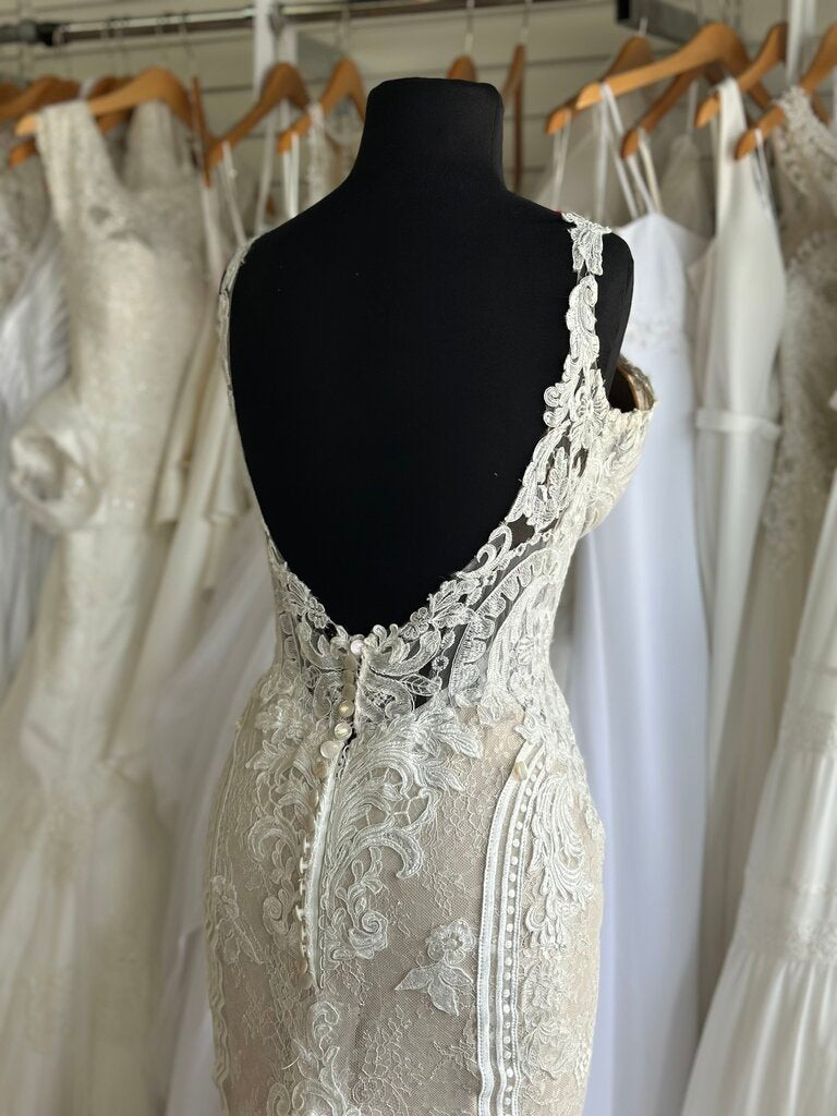 Martina Liana Fitted Lace Bridal Gown 12/14