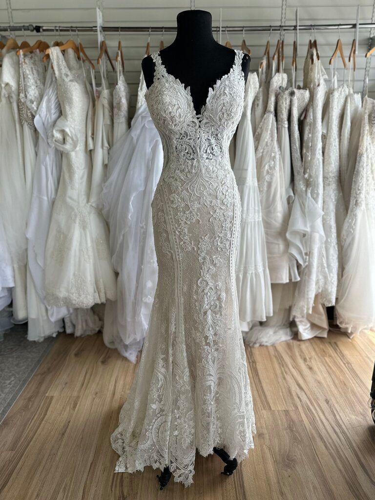 Martina Liana Fitted Lace Bridal Gown 12/14