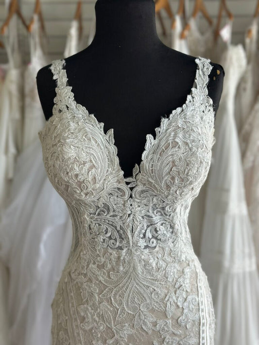 Martina Liana Fitted Lace Bridal Gown 12/14