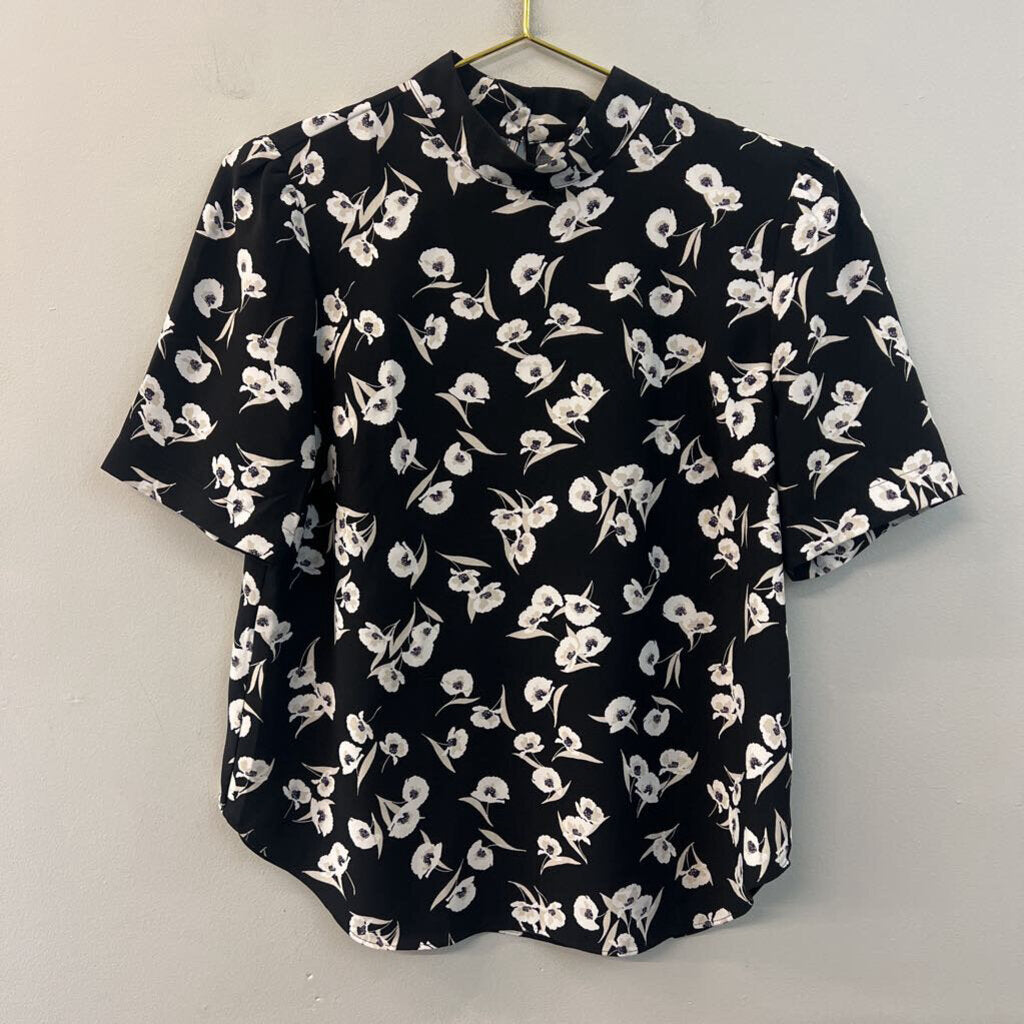 Ann Taylor Black/ White Flower Print Short Sleeve Mock Neck Top Small