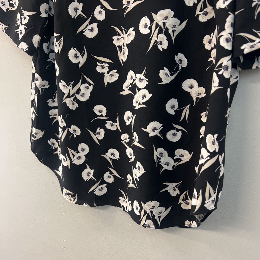 Ann Taylor Black/ White Flower Print Short Sleeve Mock Neck Top Small