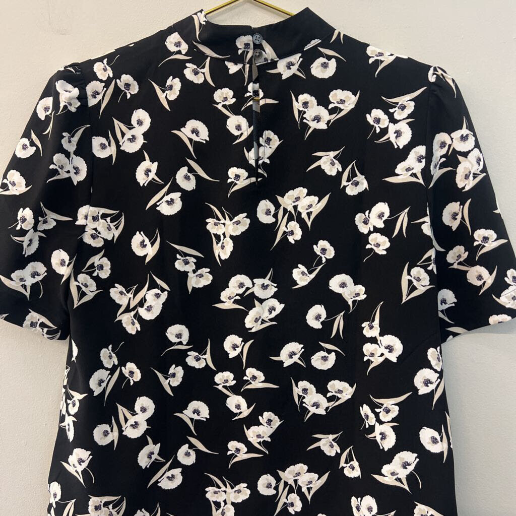 Ann Taylor Black/ White Flower Print Short Sleeve Mock Neck Top Small