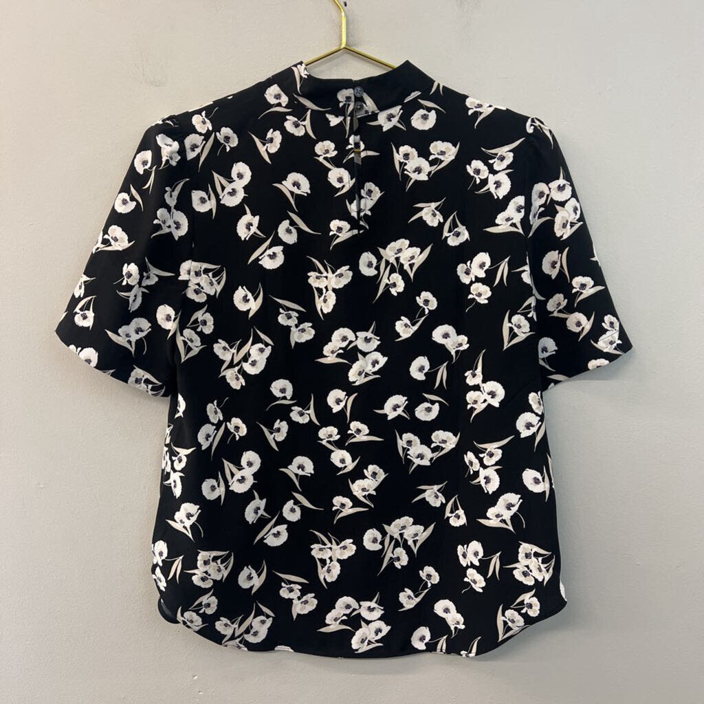 Ann Taylor Black/ White Flower Print Short Sleeve Mock Neck Top Small