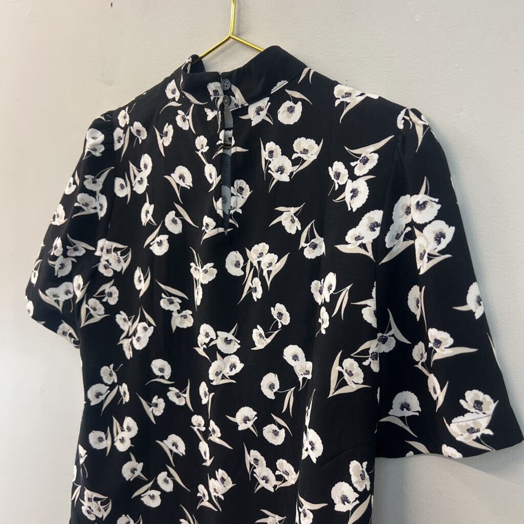 Ann Taylor Black/ White Flower Print Short Sleeve Mock Neck Top Small