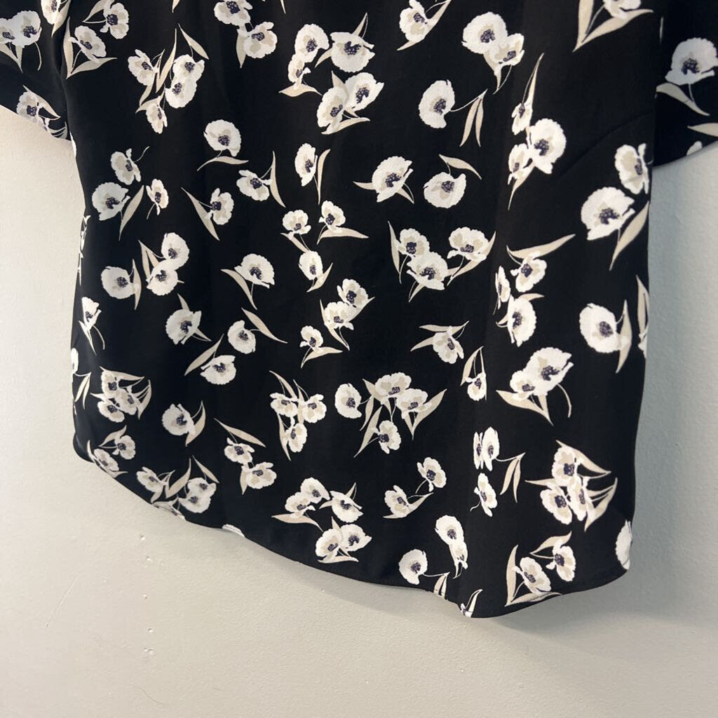 Ann Taylor Black/ White Flower Print Short Sleeve Mock Neck Top Small