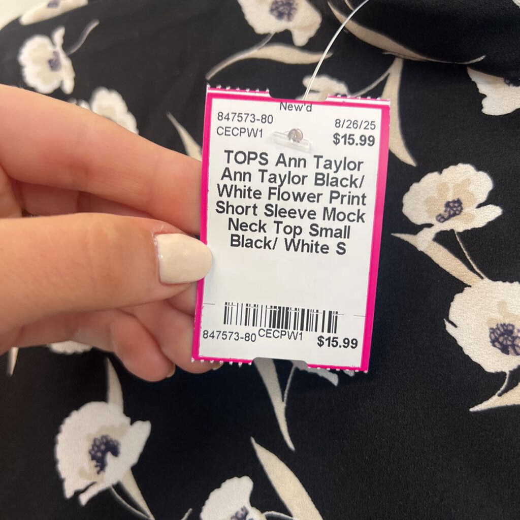 Ann Taylor Black/ White Flower Print Short Sleeve Mock Neck Top Small